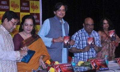 Despite criticisms, Tharoor to take up 'Clean India' drive